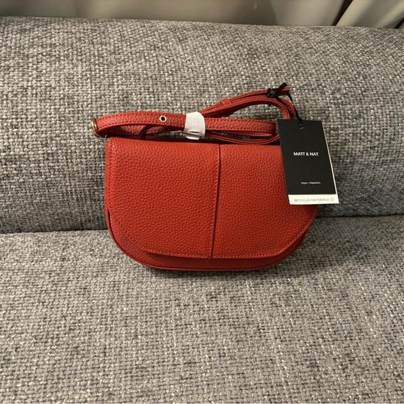 Brand New Matt & Nat Vegan Leather Crossbody with its dust bag ! - Picture 12 of 13